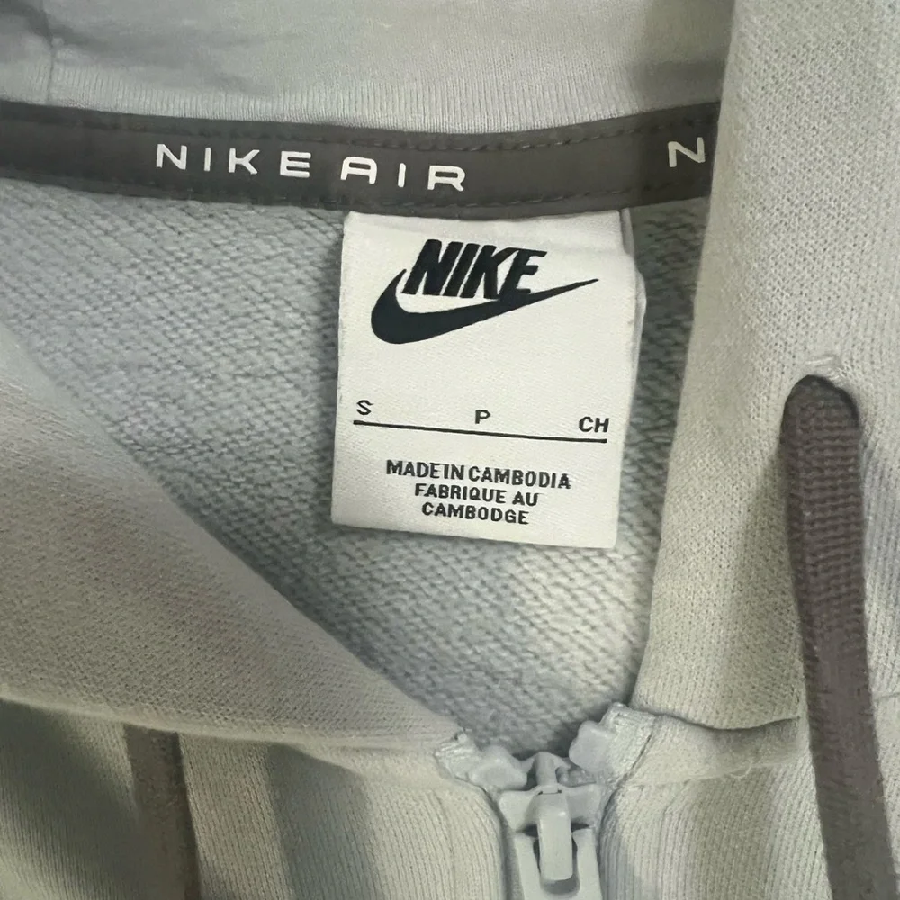 Nike Light Gray Cropped Zip Hoodie with Contrast Piping